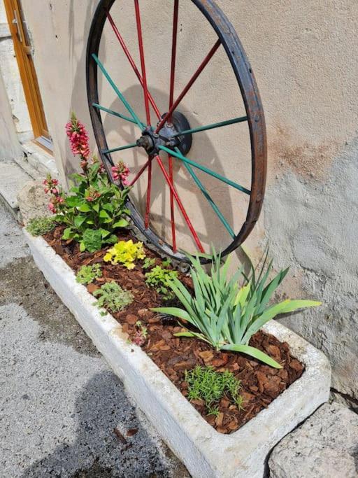 Gite Du Bibicherat Largillay-Marsonnay Bagian luar foto